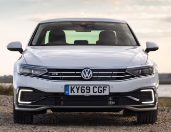 Volkswagen Passat GTE [UK-spec] (B8) '2019–22