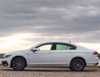 Volkswagen Passat GTE [UK-spec] (B8) '2019–22