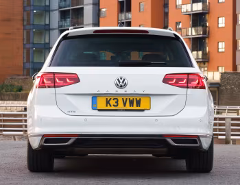 Volkswagen Passat GTE Estate [UK-spec] (B8) '2019–23
