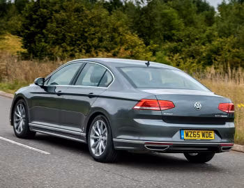 Volkswagen Passat R-Line [UK-spec] (B8) '2015–19