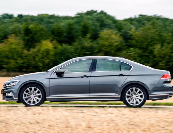 Volkswagen Passat R-Line [UK-spec] (B8) '2015–19