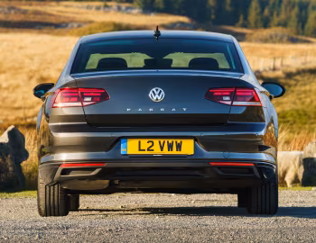 Volkswagen Passat SEL [UK-spec] (B8) '2019–22