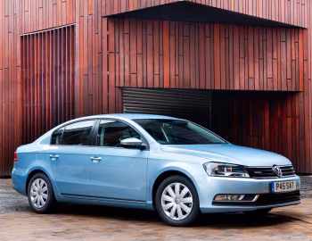 Volkswagen Passat TDI BlueMotion [UK-spec] (B7) '2010–15