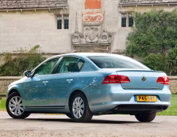 Volkswagen Passat TDI BlueMotion [UK-spec] (B7) '2010–15
