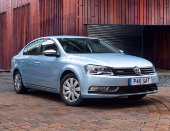 Volkswagen Passat TDI BlueMotion [UK-spec] (B7) '2010–15