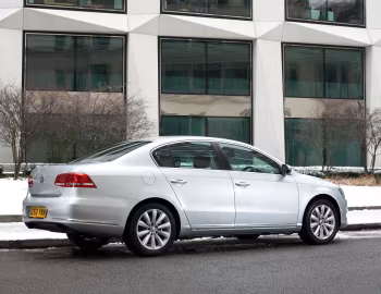 Volkswagen Passat TDI BlueMotion [UK-spec] (B7) '2010–15