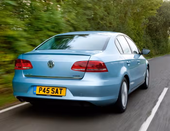 Volkswagen Passat TDI BlueMotion [UK-spec] (B7) '2010–15
