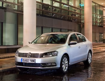 Volkswagen Passat TDI BlueMotion [UK-spec] (B7) '2010–15