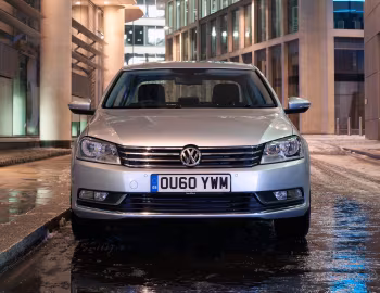 Volkswagen Passat TDI BlueMotion [UK-spec] (B7) '2010–15