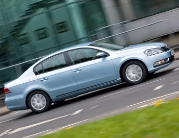 Volkswagen Passat TDI BlueMotion [UK-spec] (B7) '2010–15