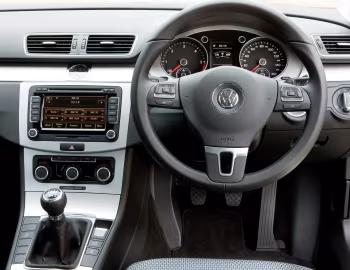 Panel frontal Volkswagen Passat TDI BlueMotion [UK-spec] (B7) '2010–15