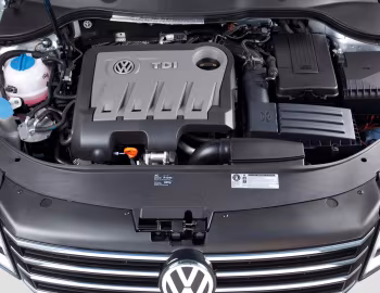 Bajo el capó Volkswagen Passat TDI BlueMotion [Worldwide] (B7) '2010–13