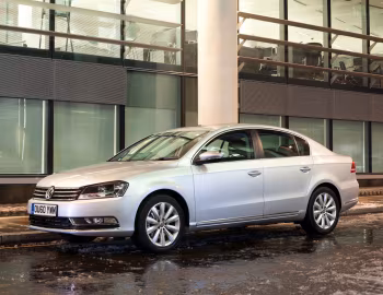 Volkswagen Passat TDI BlueMotion [UK-spec] (B7) '2010–15