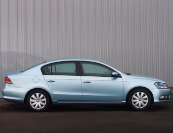 Volkswagen Passat TDI BlueMotion [UK-spec] (B7) '2010–15