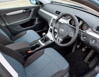 Interior Volkswagen Passat TDI BlueMotion [UK-spec] (B7) '2010–15