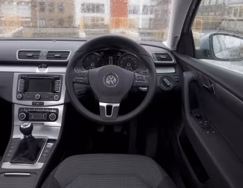 Panel frontal Volkswagen Passat TDI BlueMotion [UK-spec] (B7) '2010–15