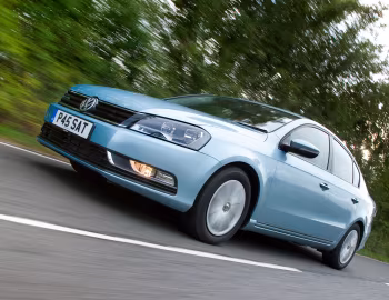 Volkswagen Passat TDI BlueMotion [UK-spec] (B7) '2010–15