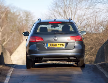 Volkswagen Passat TDI BlueMotion Estate [UK-spec] (B7) '2010–15