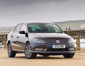 Volkswagen Passat TDI BlueMotion Sport [UK-spec] (B7) '2010–15