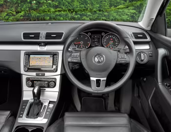 Panel frontal Volkswagen Passat TDI BlueMotion Sport [UK-spec] (B7) '2010–15
