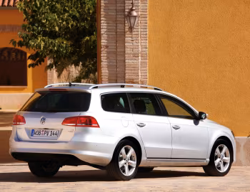 Volkswagen Passat TDI BlueMotion Variant [Worldwide] (B7) '2010–13