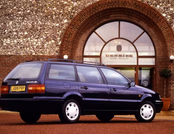 Volkswagen Passat Estate [UK-spec] (B4) '1993–97