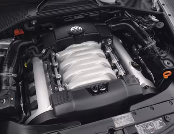 Under the hood 2004–06 Volkswagen Phaeton V8 [North America] (Typ 3D) '2003–06