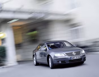 Volkswagen Phaeton 4.2 V8 [Worldwide] (Typ 3D) '05.2003–03.2007