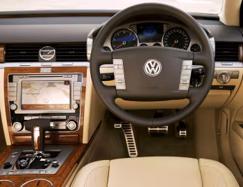 Panel frontal Volkswagen Phaeton W12 [UK-spec] '2007–10
