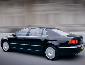 Volkswagen Phaeton W12 [UK-spec] (Typ 3D) '06.2003–05.2006
