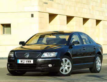 Volkswagen Phaeton W12 [UK-spec] (Typ 3D) '06.2003–05.2006