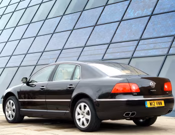 Volkswagen Phaeton W12 [UK-spec] (Typ 3D) '06.2003–05.2006