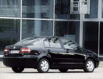 Volkswagen Polo 1.4 16V Limousine [EU-spec] (Typ 9N2) '2003–05