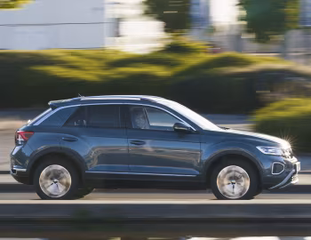 Volkswagen T-Roc [UK-spec] '2022–25