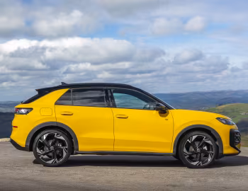 Volkswagen T-Roc 1.5 eTSI R-Line [UK-spec] '2026
