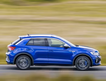 Volkswagen T-Roc R [UK-spec] '2022–25