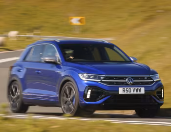 Volkswagen T-Roc R [UK-spec] '2022–25