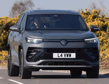 Volkswagen Tayron eHybrid R-Line [UK-spec] '2025–pr.