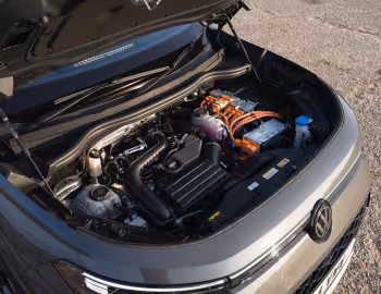 Bajo el capó Volkswagen Tayron eHybrid R-Line [UK-spec] '2025–pr.