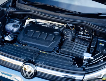 Bajo el capó Volkswagen Tiguan 4MOTION TDI R-Line [Japan] '2025–pr.