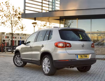 Volkswagen Tiguan [UK-spec] '2008–11