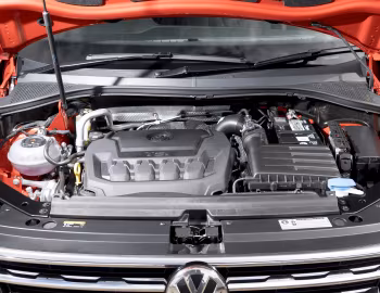 Bajo el capó Volkswagen Tiguan [UK-spec] '2016–20