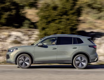 Volkswagen Tiguan 4MOTION [Worldwide] '2023–pr.
