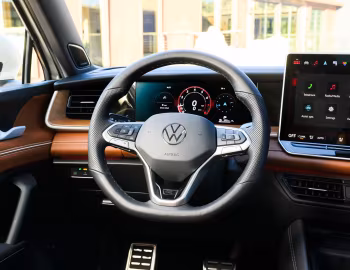 Intérieur 2025–pr. Volkswagen Tiguan SEL 4MOTION R-Line [North America] '2025–pr.