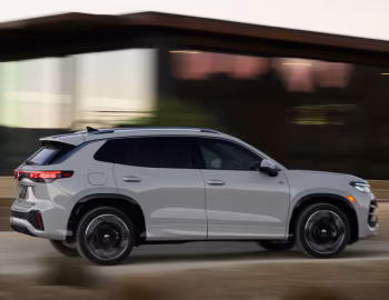 2025–pr. Volkswagen Tiguan SEL 4MOTION R-Line [North America] '2025–pr.