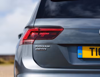 Volkswagen Tiguan Allspace R-Line [UK-spec] '2018–21