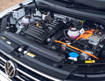 Bajo el capó Volkswagen Tiguan eHybrid R-Line [UK-spec] '2021–pr.