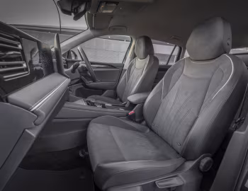 Interior Volkswagen Tiguan eTSI Elegance [UK-spec] '2024–pr.