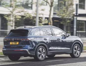 Volkswagen Tiguan eTSI Elegance [UK-spec] '2024–pr.