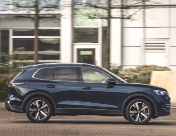 Volkswagen Tiguan eTSI Elegance [UK-spec] '2024–pr.